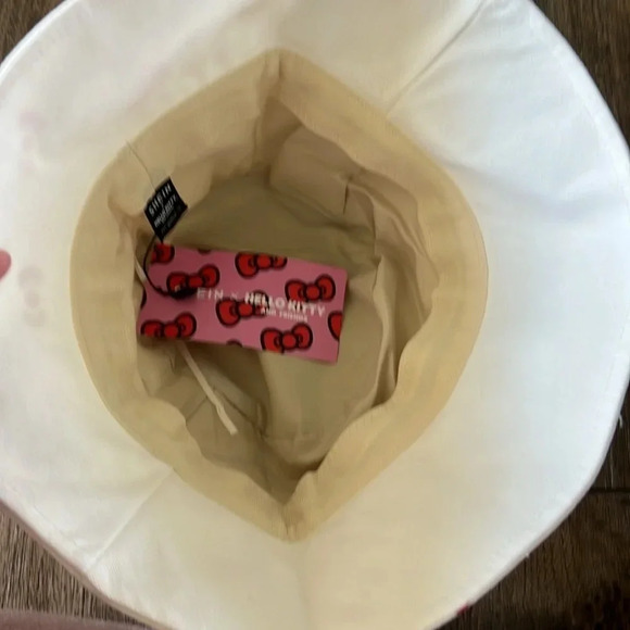 NWT SHEIN + Hello Kitty Sanrio Off White Red Bucket Hat Adult Size Bows - Picture 8 of 8